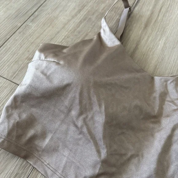 Athleta Crop Top Womens Large Aurora V-Neck Tank Top Brown Taupe Built-in Bra - Picture 2 of 6